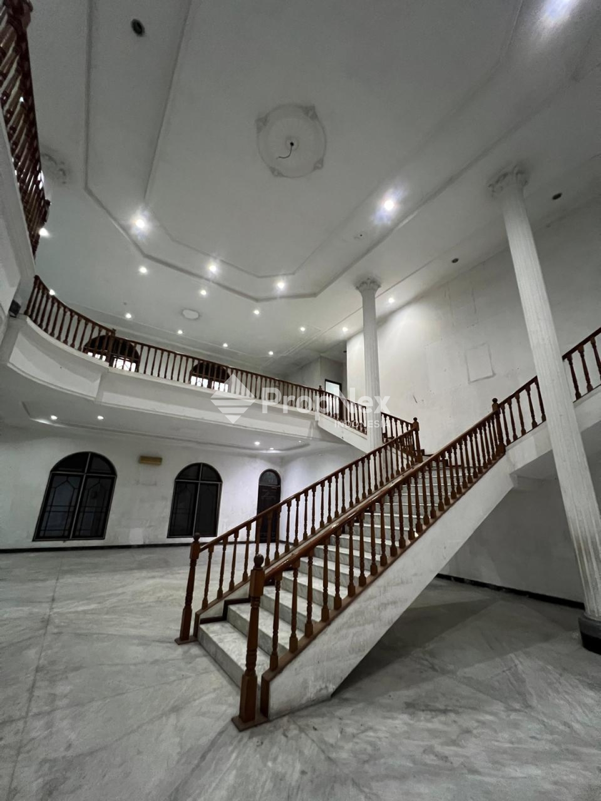 Rumah 2 Lantai Bagus SHM di Mojoklanggru Siap Huni — foto 7